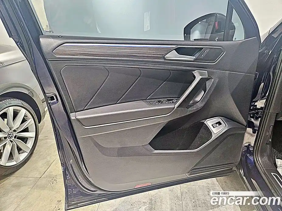 Volkswagen Tiguan 2023 2.0 гидро в Москве № 1323539, фото 17