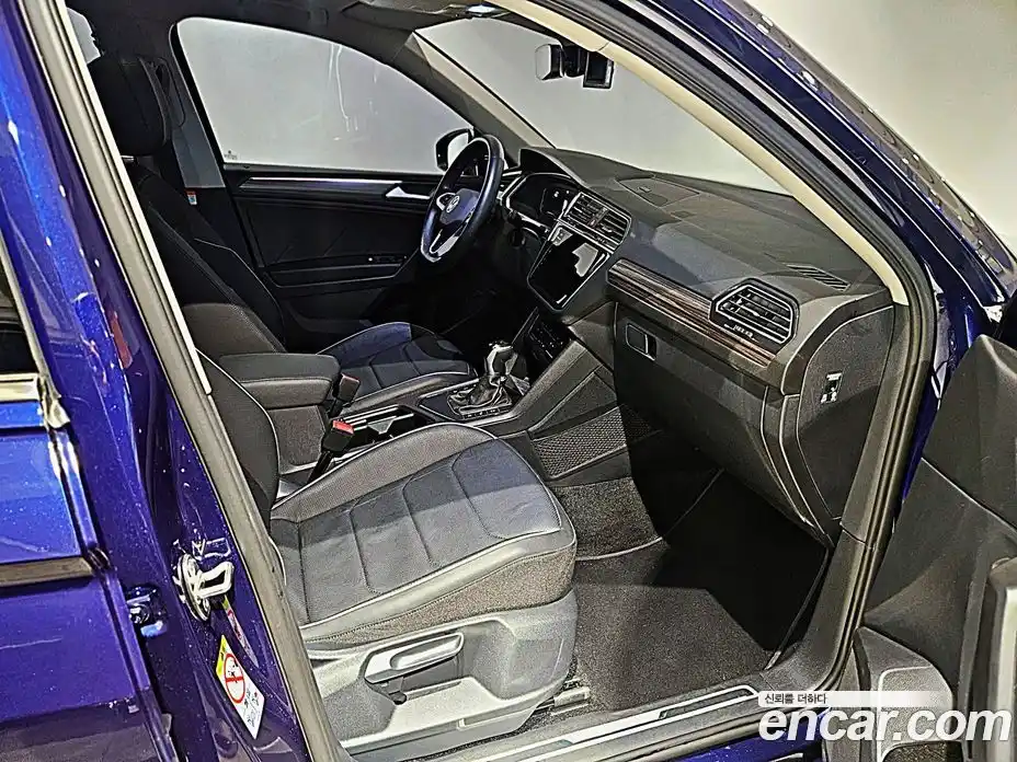Volkswagen Tiguan 2023 2.0 гидро в Москве № 1323539, фото 18