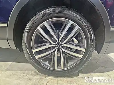 Volkswagen Tiguan 2023 2.0 гидро в Москве № 1323539, миниатюра 5