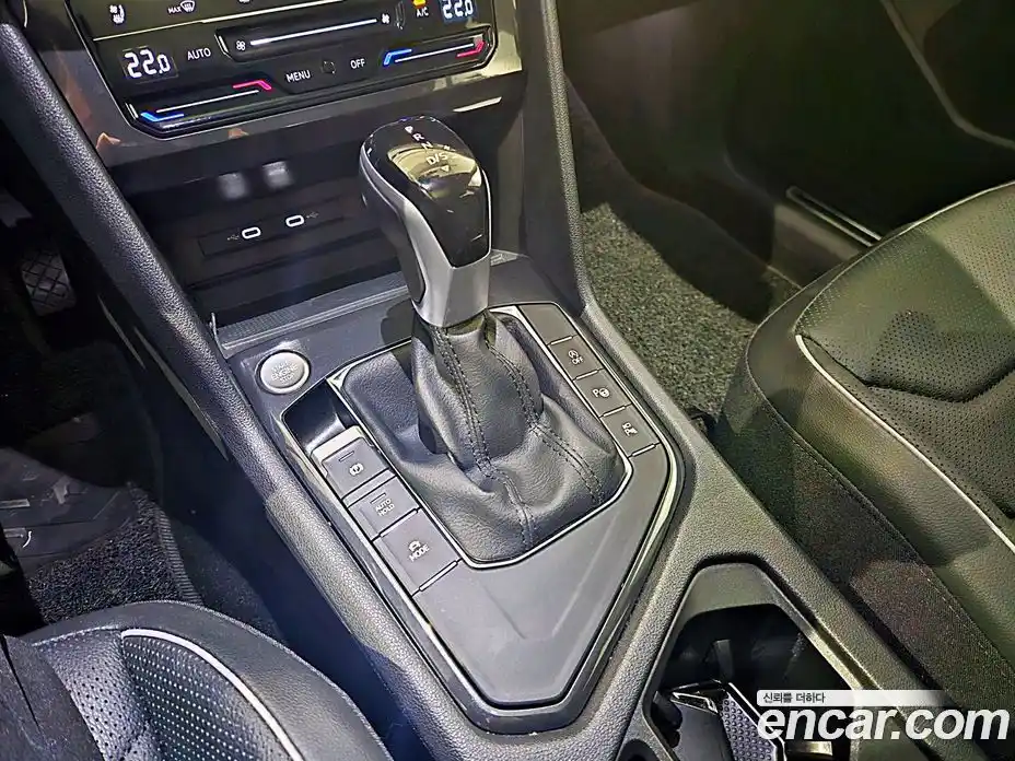 Volkswagen Tiguan 2023 2.0 гидро в Москве № 1323539, фото 9
