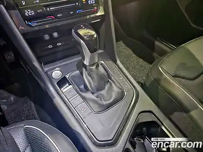 Volkswagen Tiguan 2023 2.0 гидро в Москве № 1323539, миниатюра 9
