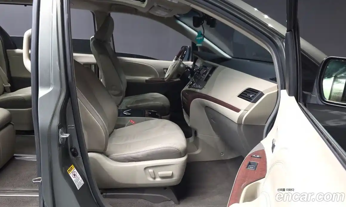 Toyota Sienna 2011 3.5 гидро в Москве № 1323872, фото 11