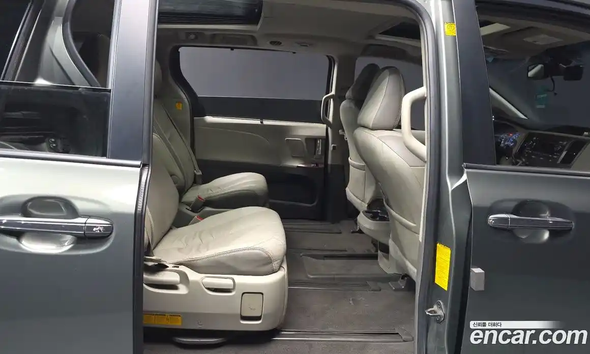Toyota Sienna 2011 3.5 гидро в Москве № 1323872, фото 12