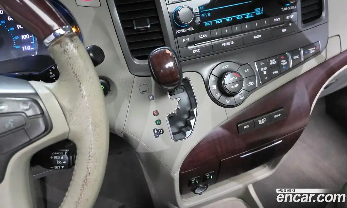 Toyota Sienna 2011 3.5 гидро в Москве № 1323872, фото 9