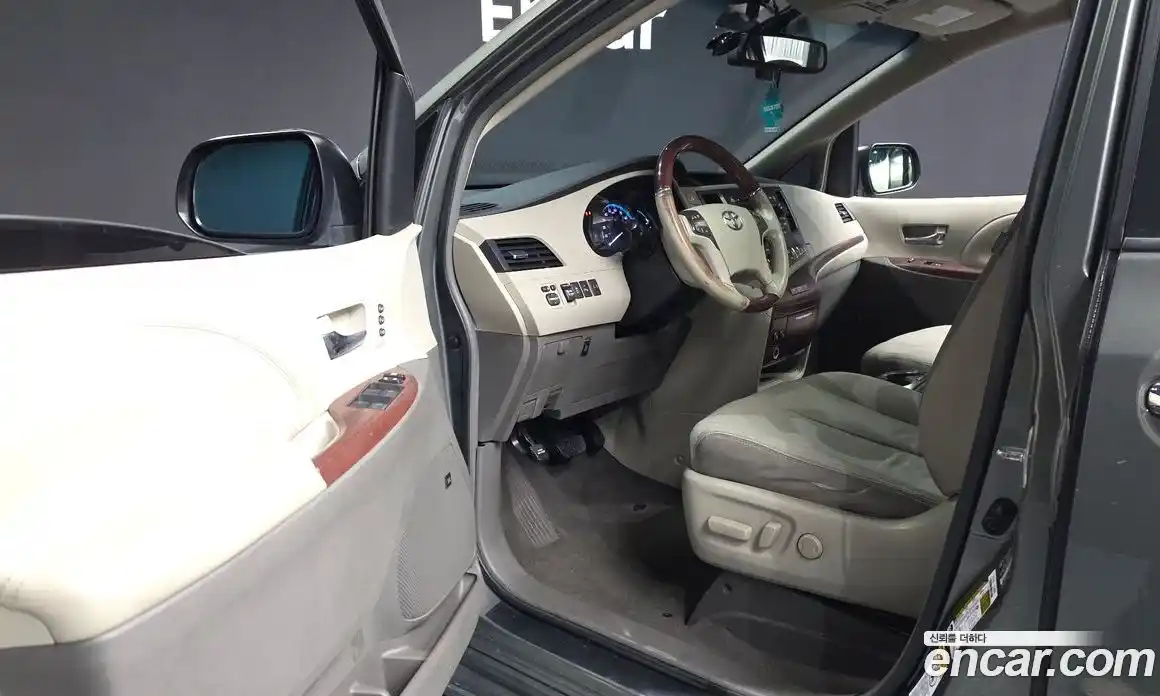 Toyota Sienna 2011 3.5 гидро в Москве № 1323872, фото 10