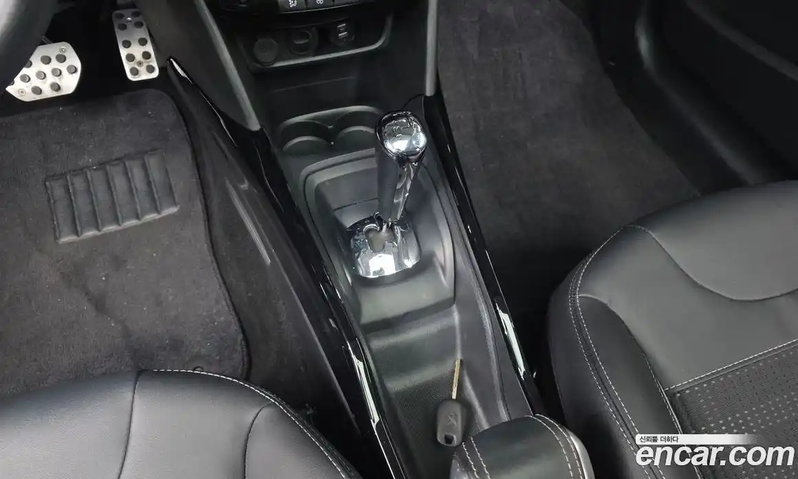 Peugeot 2008 2017 1.6 гидро в Москве № 1324391, фото 9