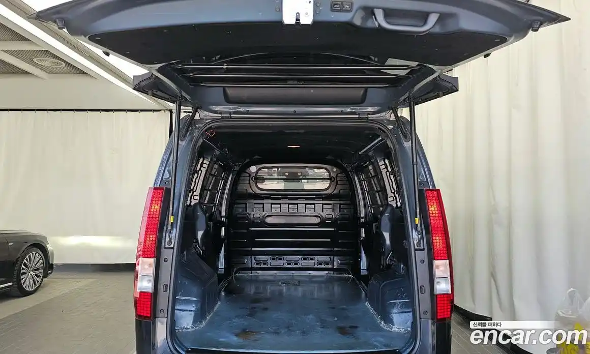 Hyundai Staria 2023 3.5 Автомат в Москве № 1342306, фото 20