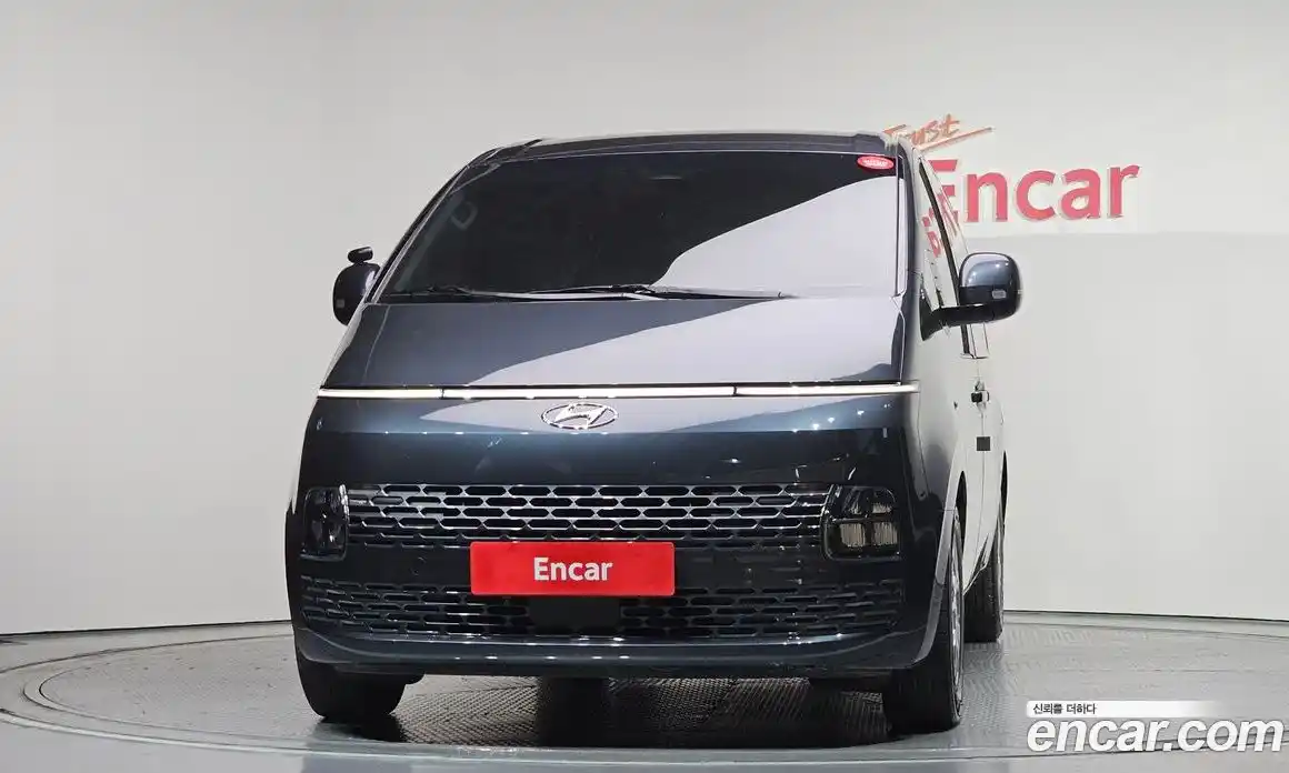 Hyundai Staria 2023 3.5 Автомат в Москве № 1342306, фото 3