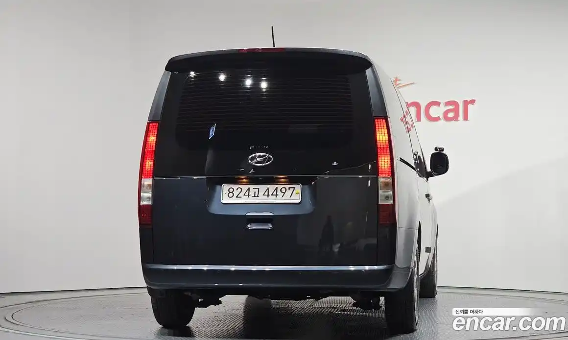 Hyundai Staria 2023 3.5 Автомат в Москве № 1342306, фото 4