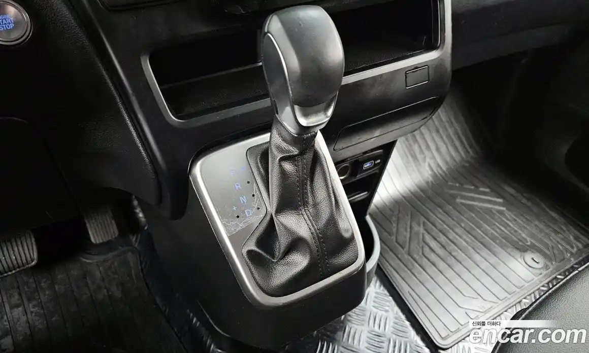 Hyundai Staria 2023 3.5 Автомат в Москве № 1342306, фото 9