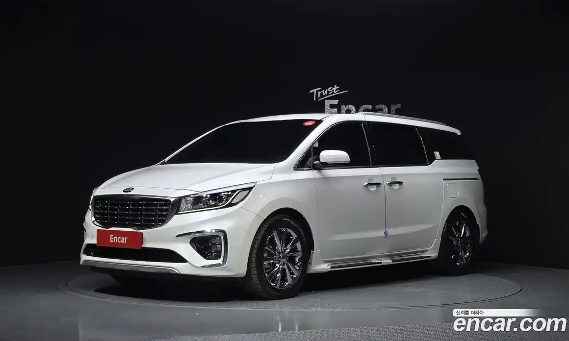 Kia Canival 2018 2.2 Автомат в Москве № 1342871, фото 1