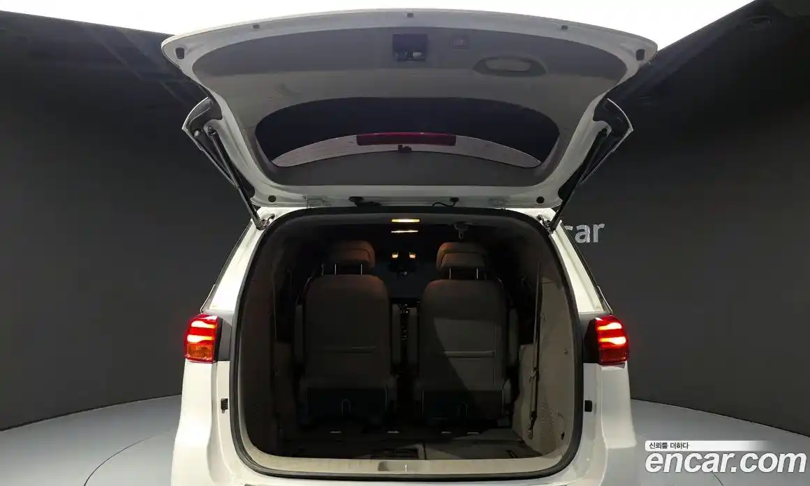 Kia Canival 2018 2.2 Автомат в Москве № 1342871, фото 20