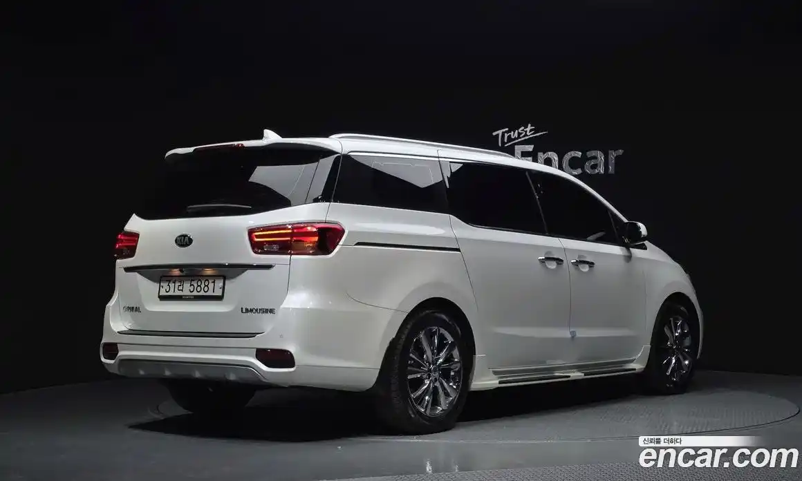 Kia Canival 2018 2.2 Автомат в Москве № 1342871, фото 2