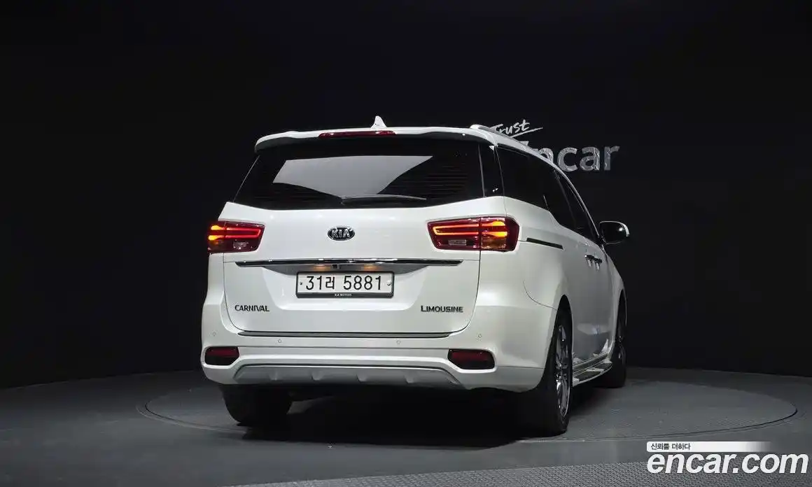 Kia Canival 2018 2.2 Автомат в Москве № 1342871, фото 4