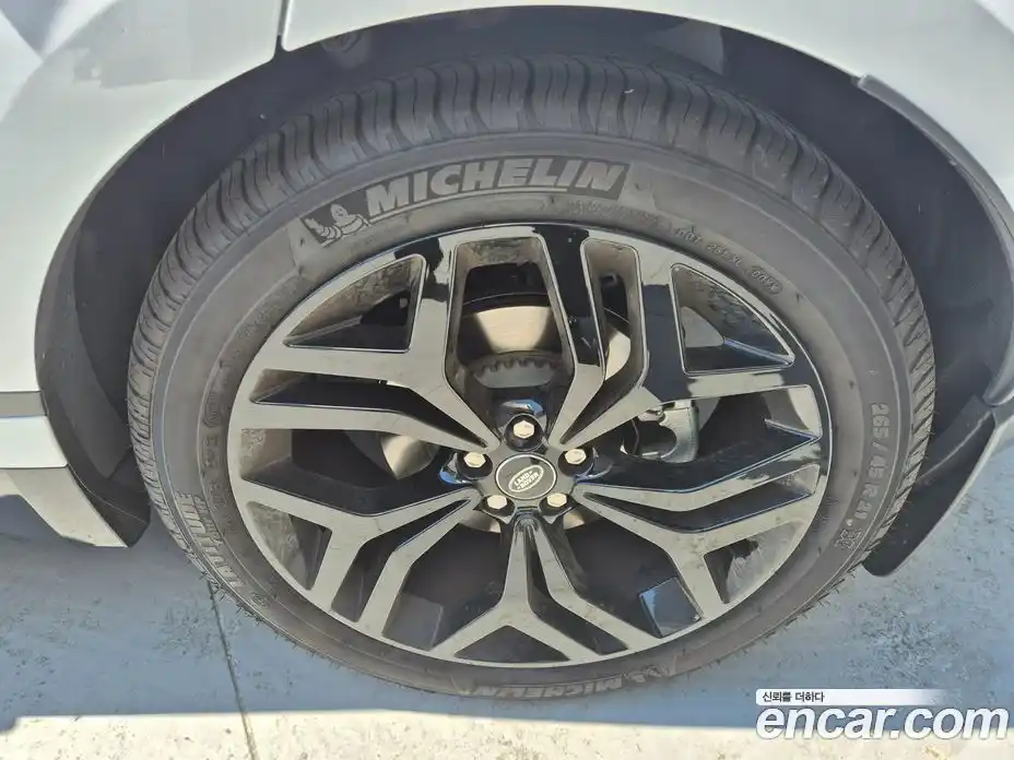 Land Rover Range-Rover Velar 2025 3.0 гидро в Москве № 1349567, фото 4