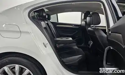 Volkswagen Passat 2018 2.0 гидро в Москве № 1350330, миниатюра 11