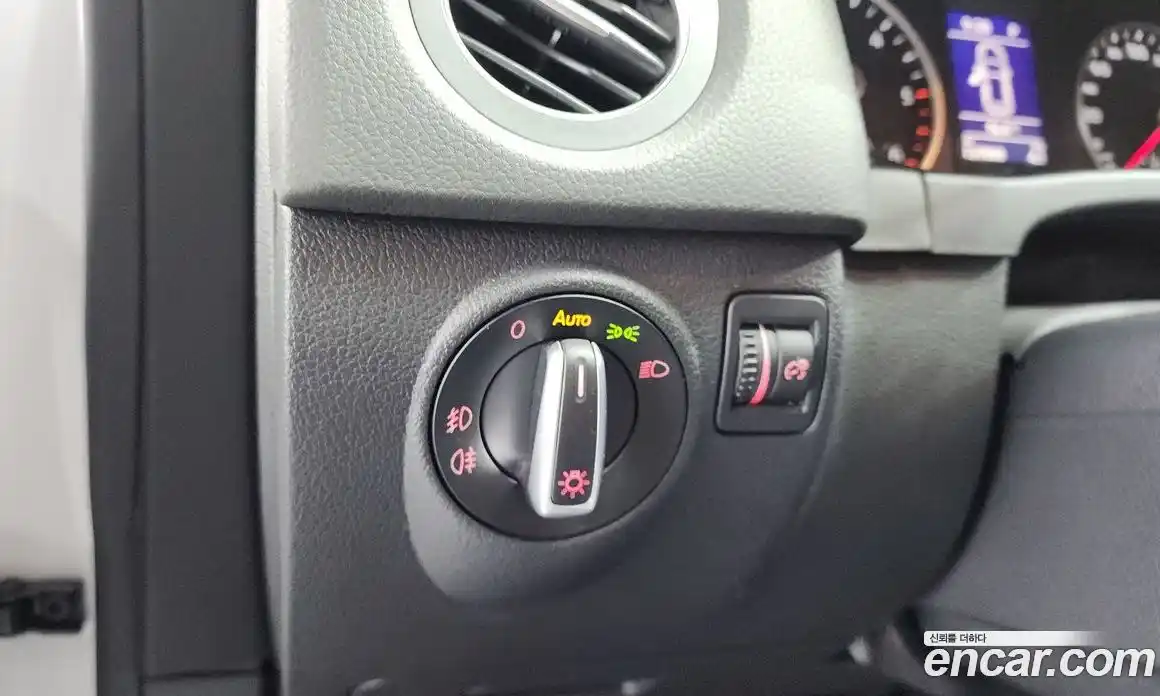 Volkswagen Tiguan 2015 2.0 гидро в Москве № 1350409, фото 20