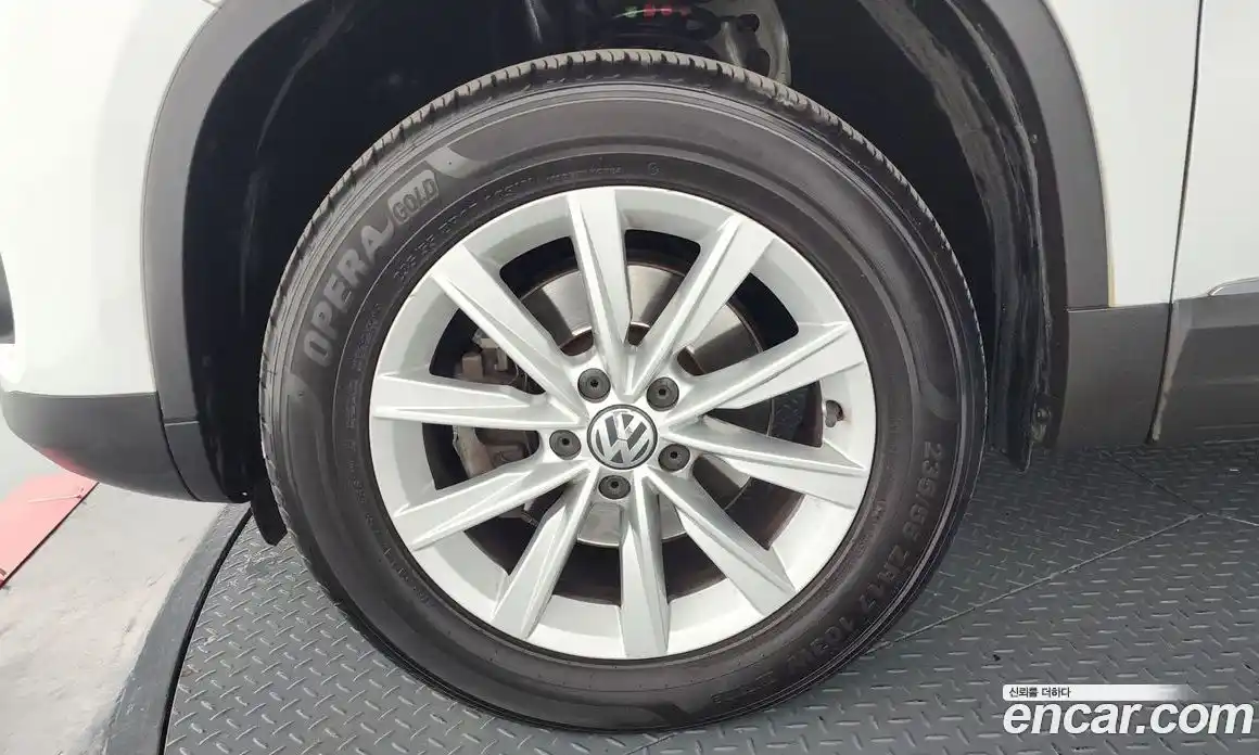 Volkswagen Tiguan 2015 2.0 гидро в Москве № 1350409, фото 5