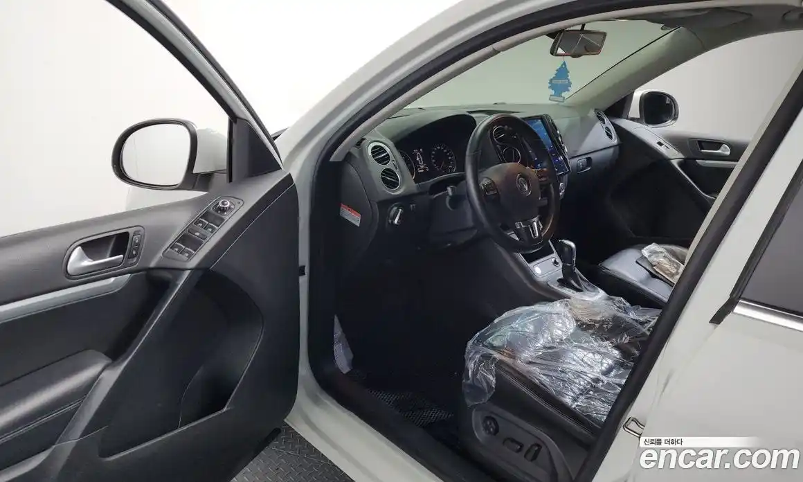 Volkswagen Tiguan 2015 2.0 гидро в Москве № 1350409, фото 10