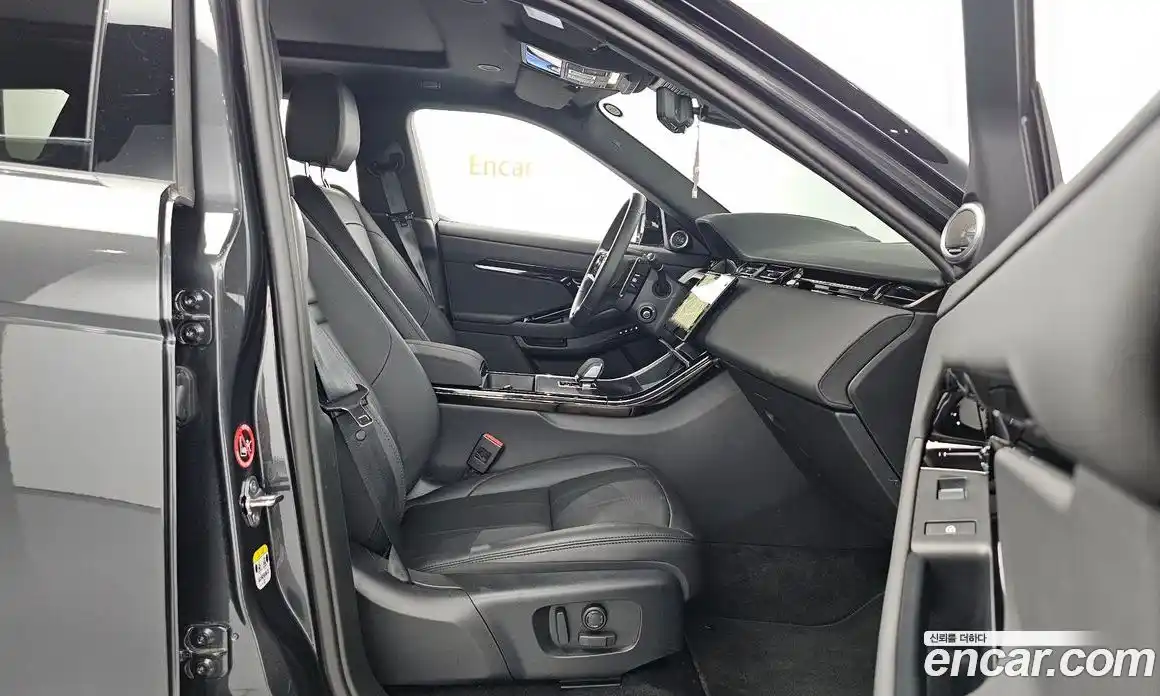 Land Rover Range-Rover Evoque 2024 2.0 гидро в Москве № 165940, фото 11