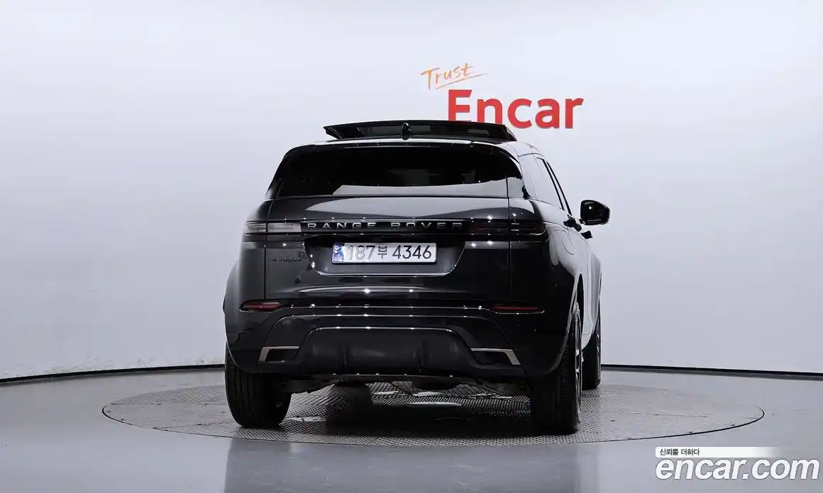 Land Rover Range-Rover Evoque 2024 2.0 гидро в Москве № 165940, фото 4