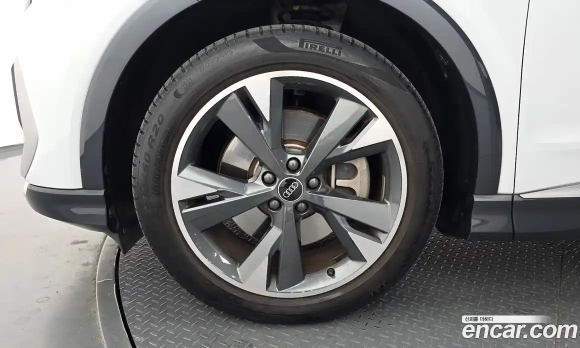 Audi Q4 e-tron 2022 0.2 гидро в Москве № 230040, фото 5