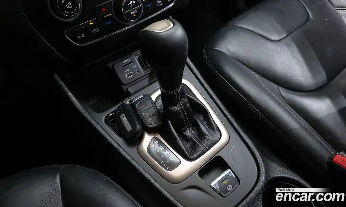 Jeep Cherokee 2014 2.4 гидро в Москве № 232634, фото 9