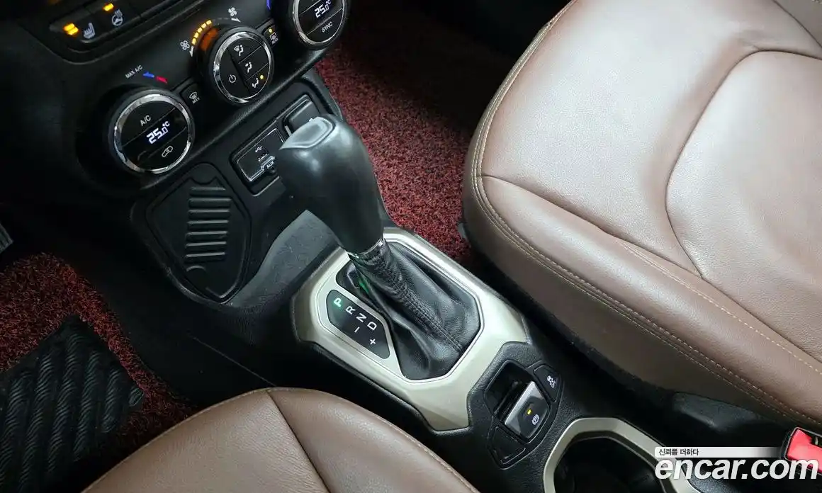 Jeep Renegade 2015 2.4 гидро в Москве № 232776, фото 9