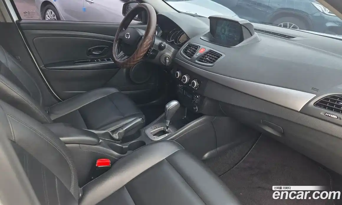 Renault SM3 2017 1.6 гидро в Москве № 1321560, фото 11