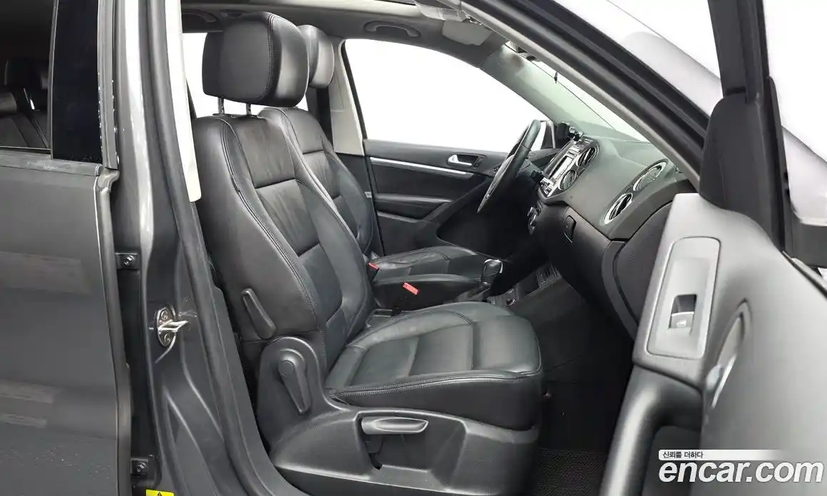 Volkswagen Tiguan 2013 2.0 гидро в Москве № 1323434, фото 11