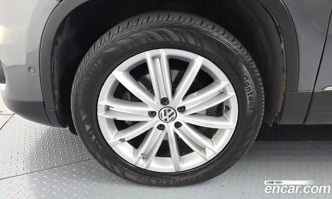 Volkswagen Tiguan 2013 2.0 гидро в Москве № 1323434, фото 5