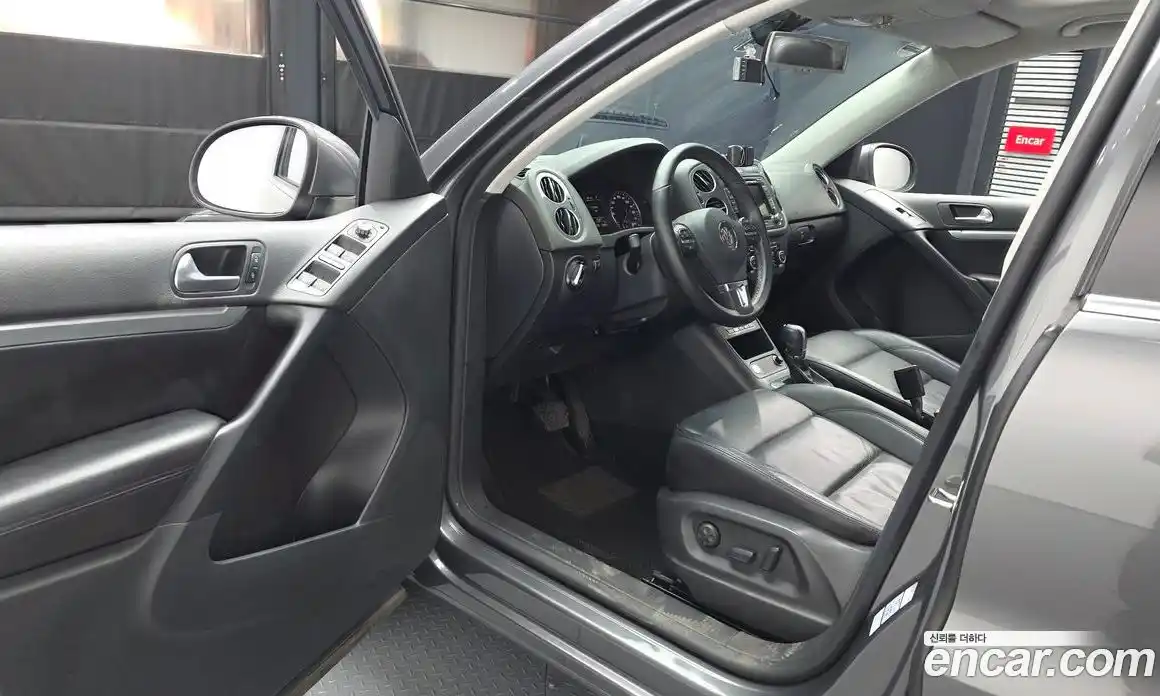 Volkswagen Tiguan 2013 2.0 гидро в Москве № 1323434, фото 10