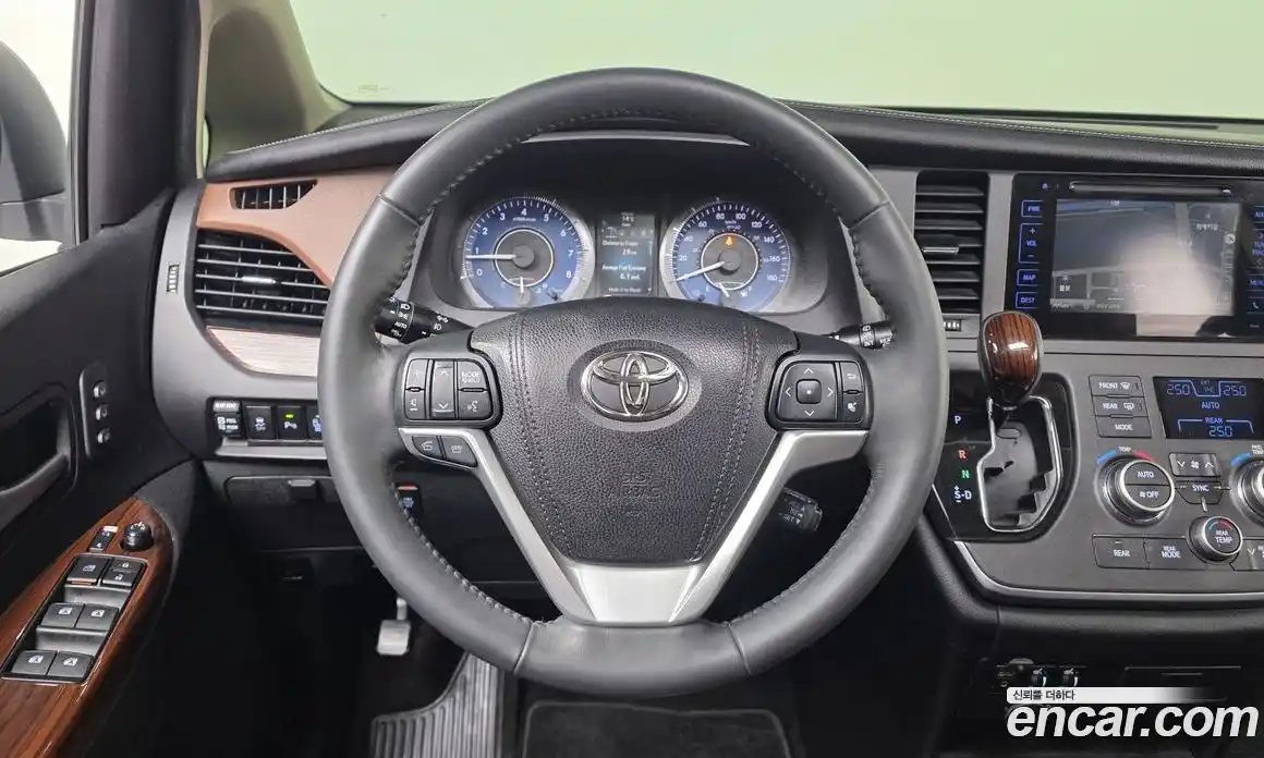 Toyota Sienna 2016 3.5 гидро в Москве № 1323798, фото 13