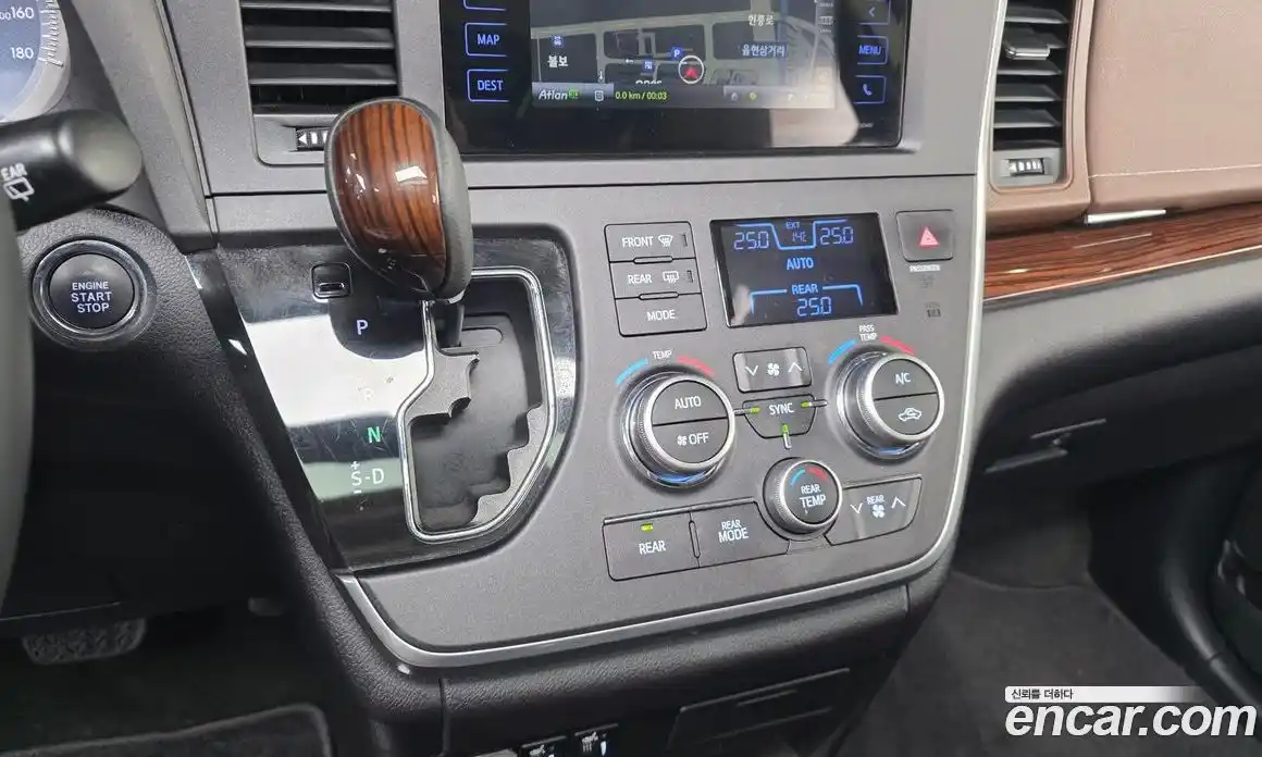 Toyota Sienna 2016 3.5 гидро в Москве № 1323798, фото 9