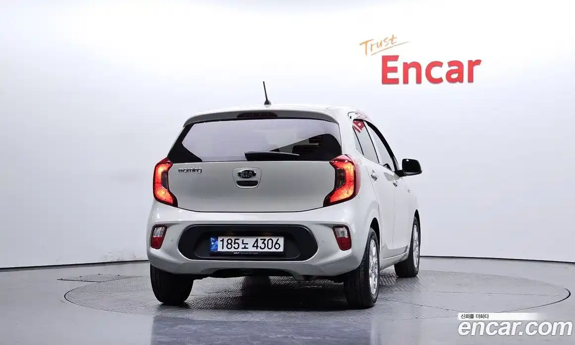 Kia Morning 2017 1.0 Автомат в Москве № 1343191, фото 4