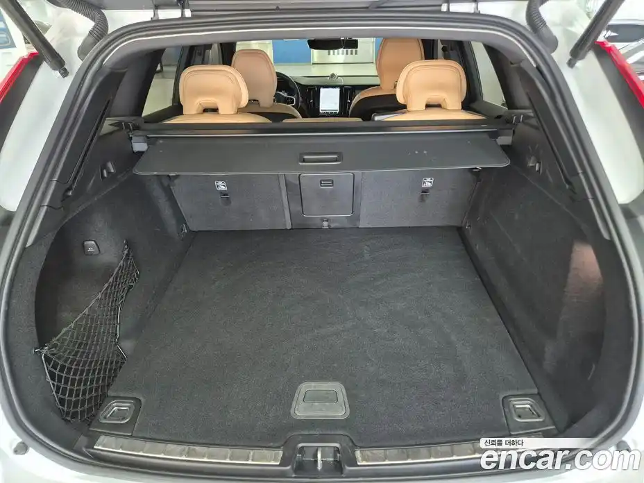 Volvo XC60 2023 2.0 гидро в Москве № 1348887, фото 15