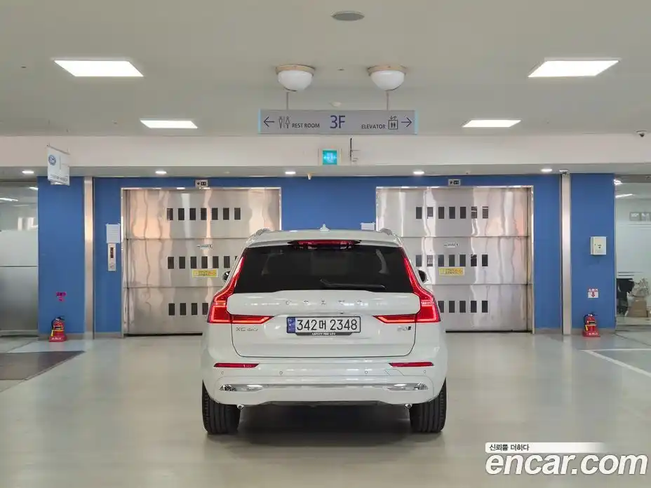 Volvo XC60 2023 2.0 гидро в Москве № 1348887, фото 4