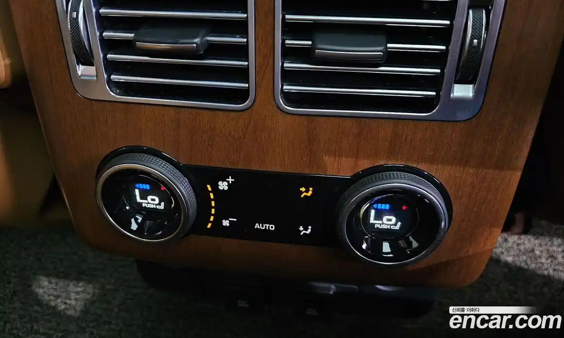 Land Rover Range-Rover 2018 4.4 гидро в Москве № 1349552, фото 18