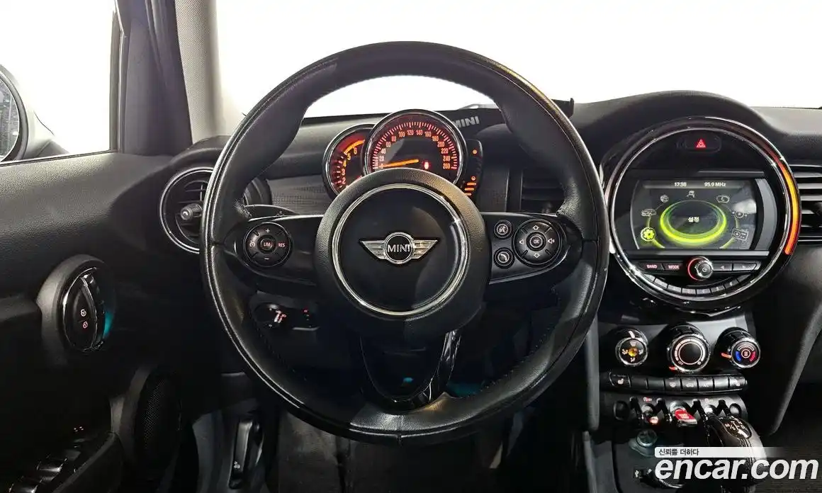 Mini Cooper 2015 1.5 гидро в Москве № 1349842, фото 12