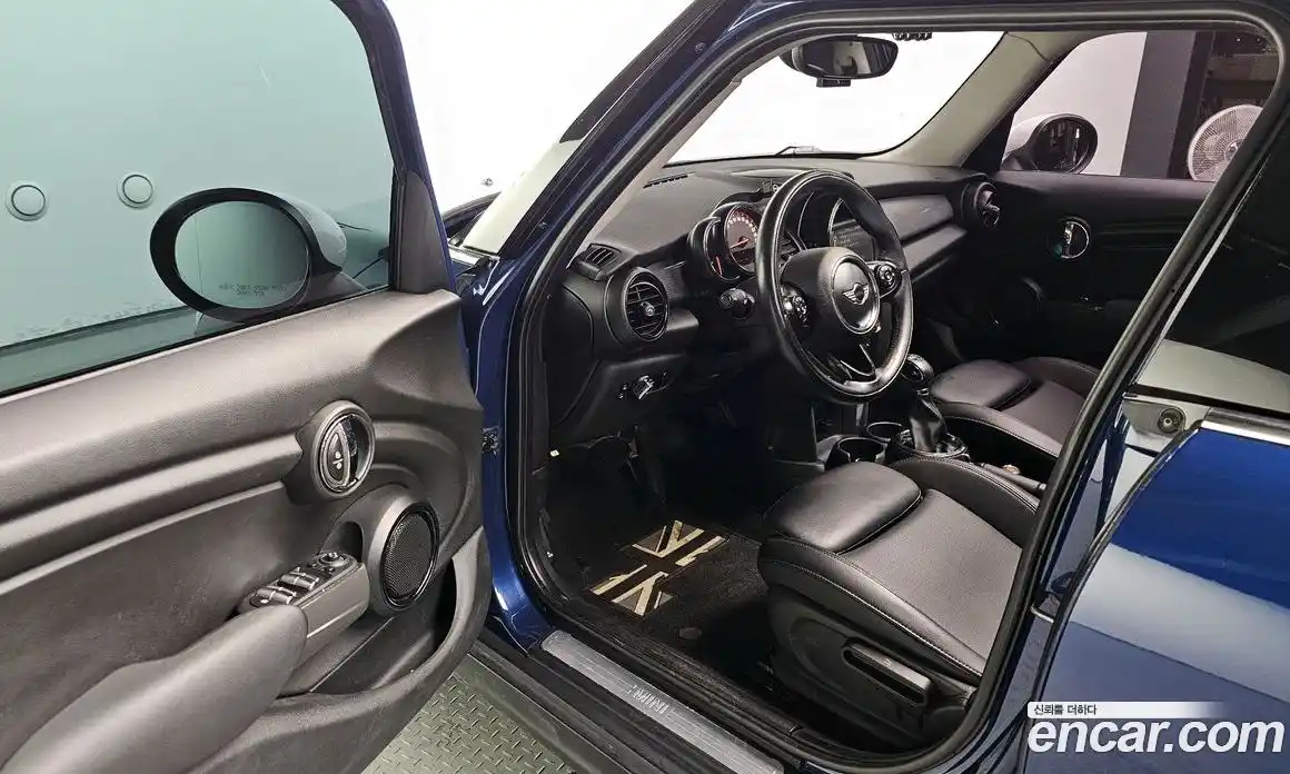Mini Cooper 2015 1.5 гидро в Москве № 1349842, фото 10