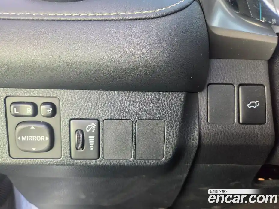 Toyota RAV4 2016 2.5 гидро в Москве № 1350779, фото 11