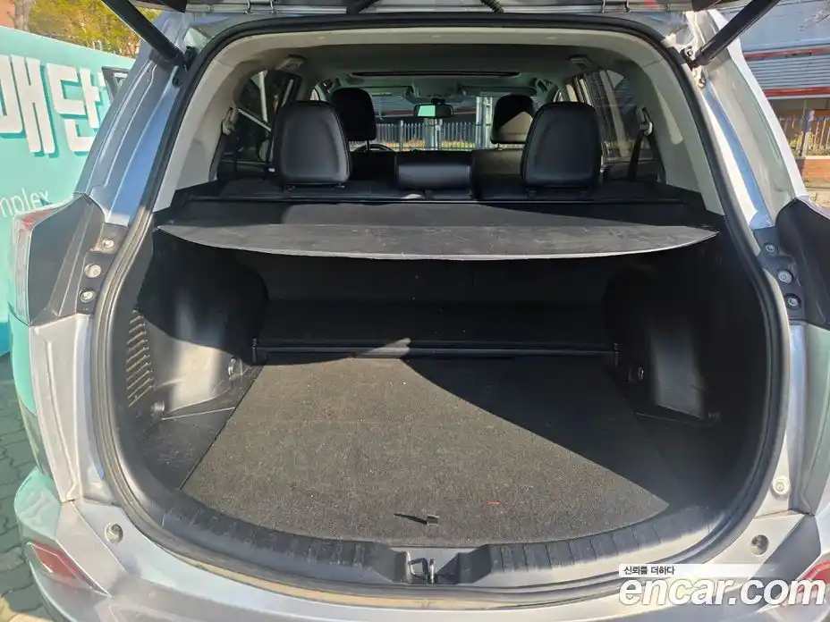 Toyota RAV4 2016 2.5 гидро в Москве № 1350779, фото 15