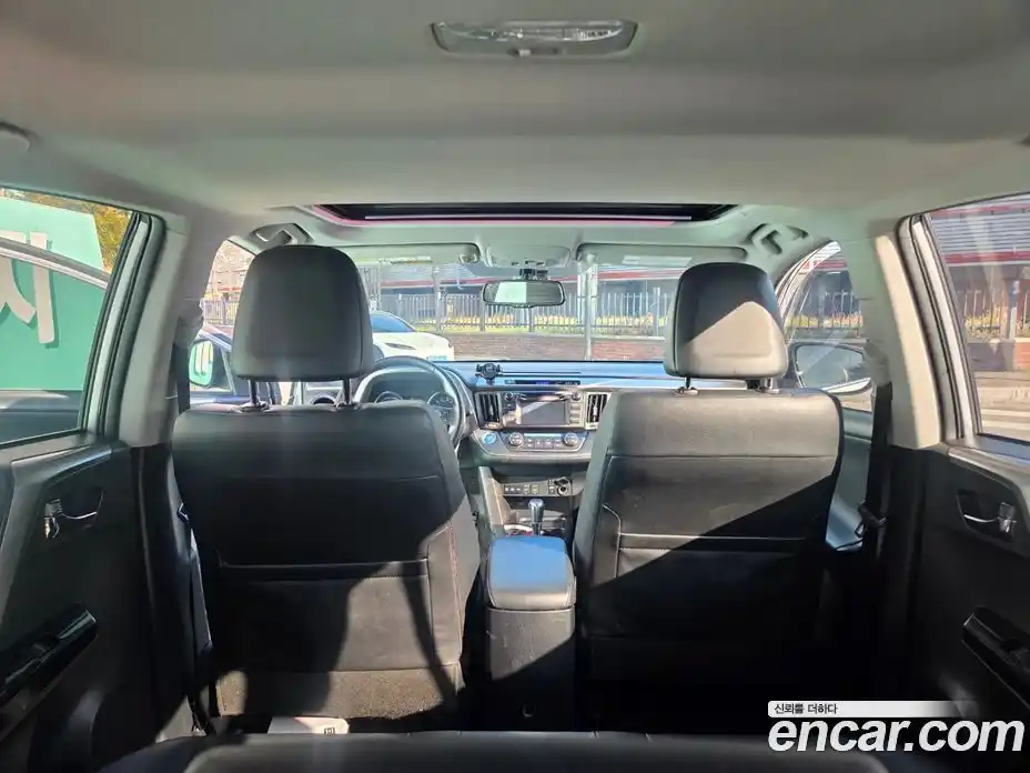 Toyota RAV4 2016 2.5 гидро в Москве № 1350779, фото 17