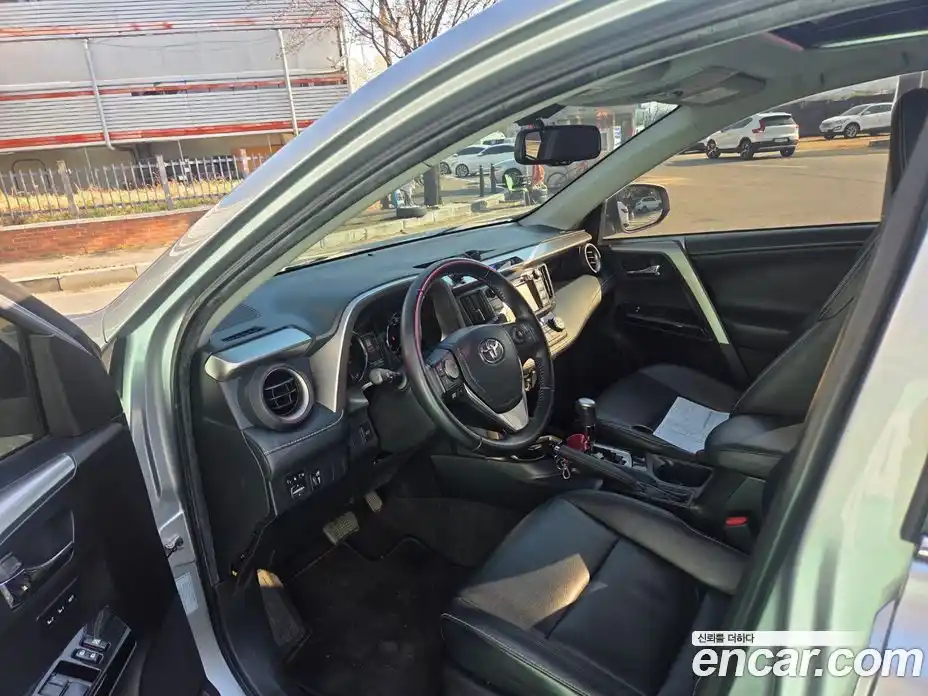 Toyota RAV4 2016 2.5 гидро в Москве № 1350779, фото 18