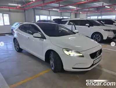 Volvo V40, 2017