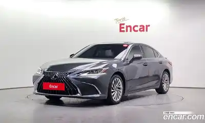 Lexus ES, 2022