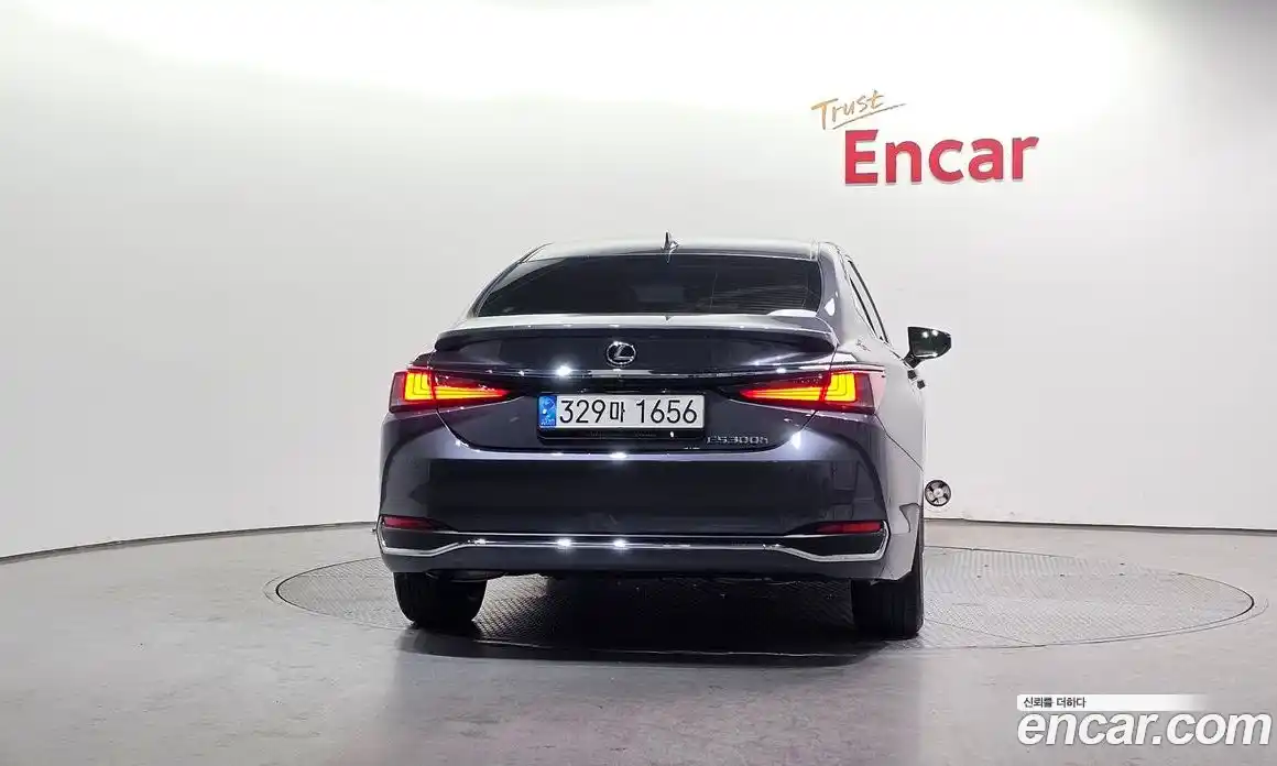 Lexus ES 2022 2.5 гидро в Москве № 168086, фото 4