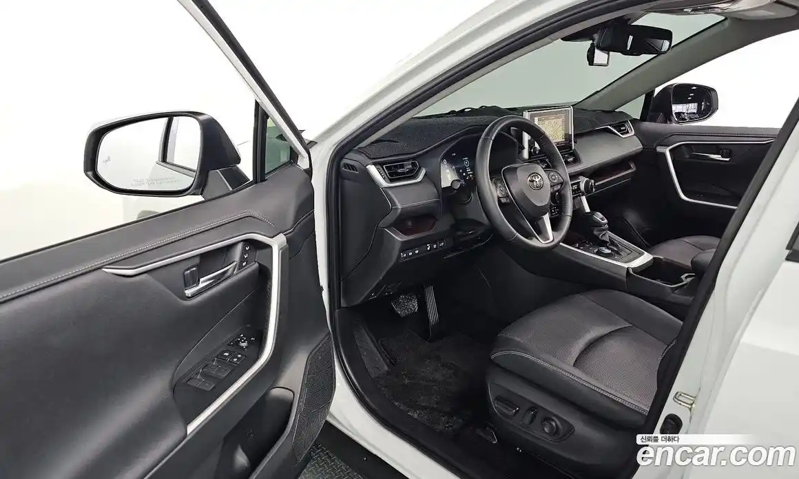 Toyota RAV4 2024 2.5 гидро в Москве № 199557, фото 11