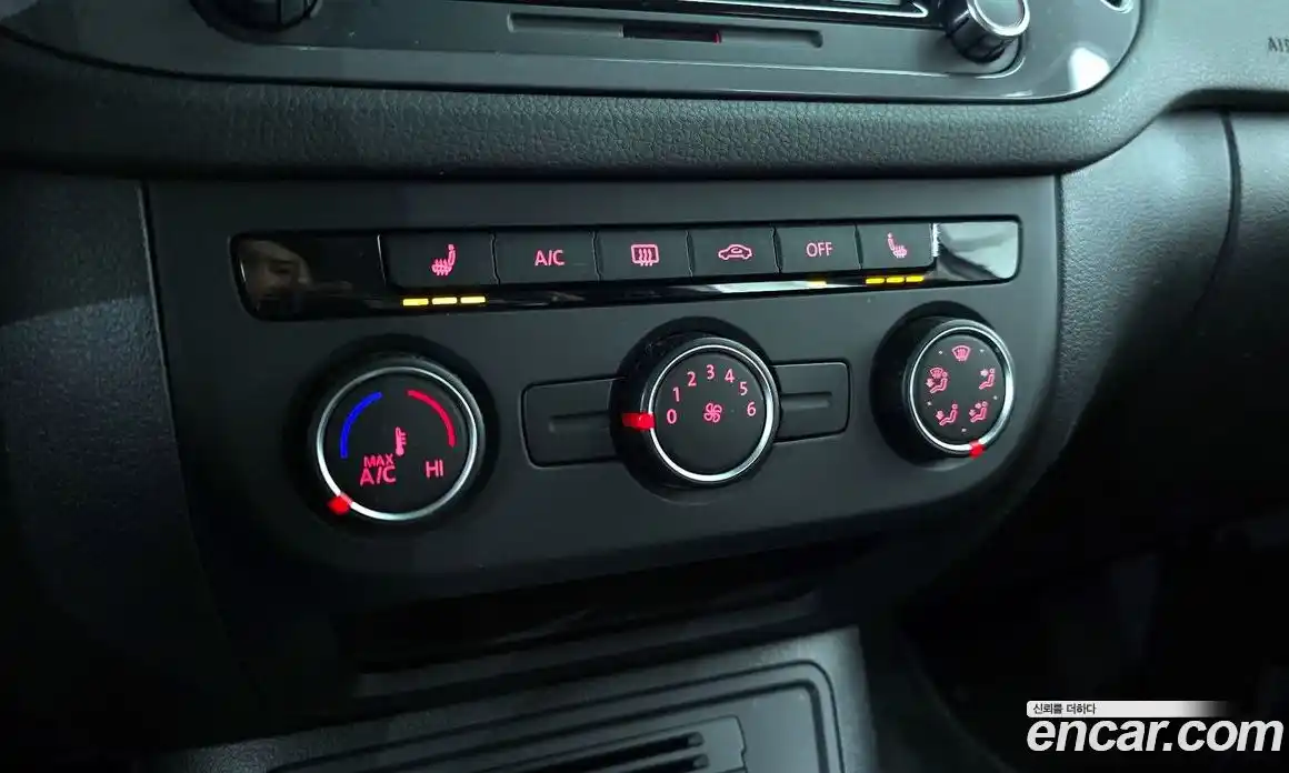 Volkswagen Tiguan 2014 2.0 гидро в Москве № 1323405, фото 17