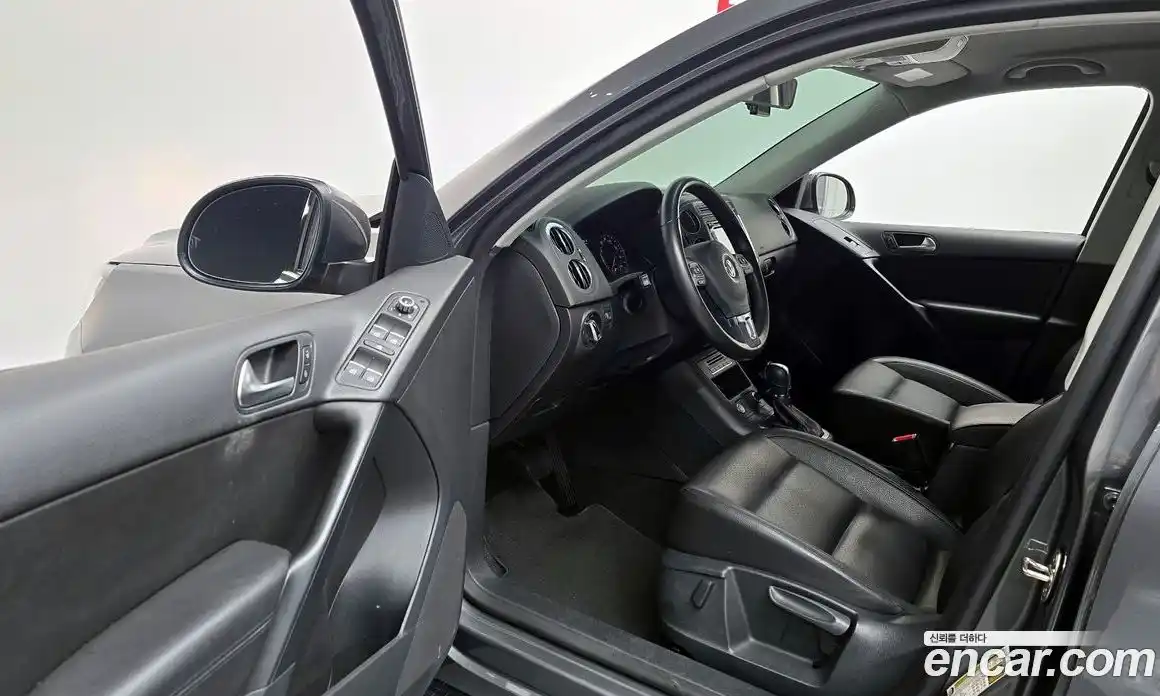 Volkswagen Tiguan 2014 2.0 гидро в Москве № 1323405, фото 10